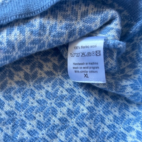 TULLAH Snowflake Print Buttoned Merino Wool Cardigan Sweater - Picture 9 of 12